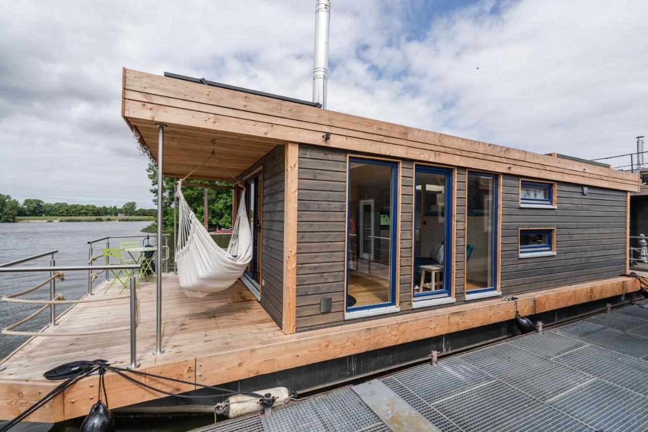 Hotel Hausboot Ahoi Hochwertiges Hausboote Mit Grosser Terrasse Und Kamin Hamburg Exterior foto